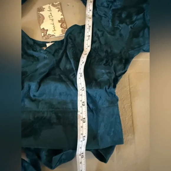 Band of the Free Camille Crossover Crop Top Teal Balloon Sleeve Smocked NWT XS - Picture 9 of 9